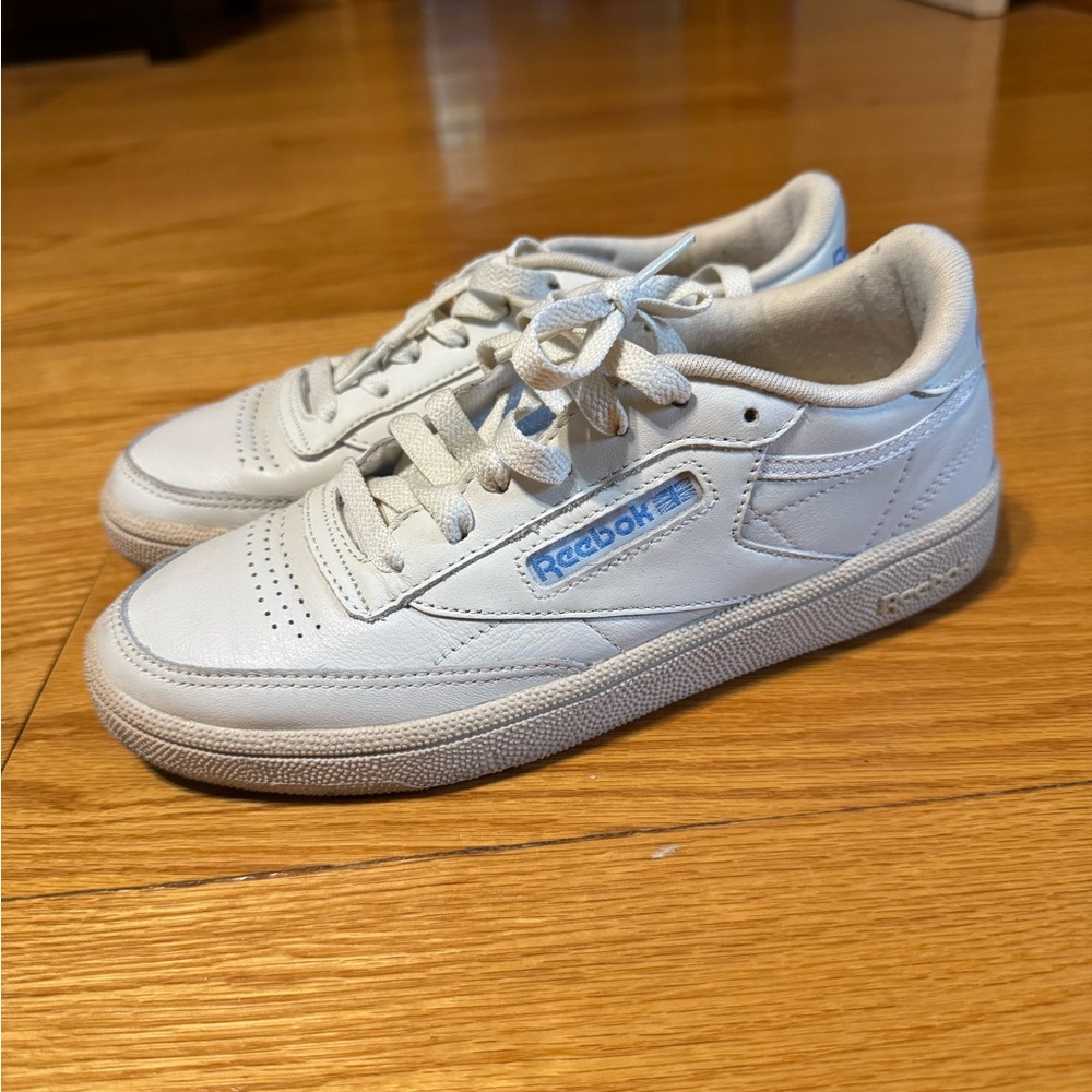 Vintage Women’s Reebok Sneakers in White and Blue Size 6.5